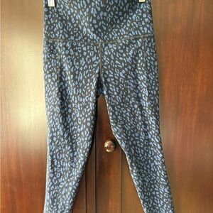 Athleta Salutation Stash Pocket I Printed Tight